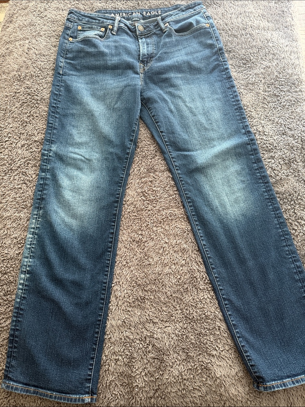 American Eagle Relaxed Straight Jeans - Medium Wash Blue